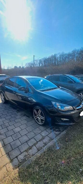Gebraucht Opel Astra 116 PS (85 kW) 2014 Schwarz Limousine