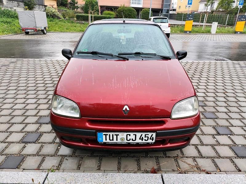 Rot Gebraucht 2025 Renault Clio V Kleinwagen | 200 € - Bild 1/4