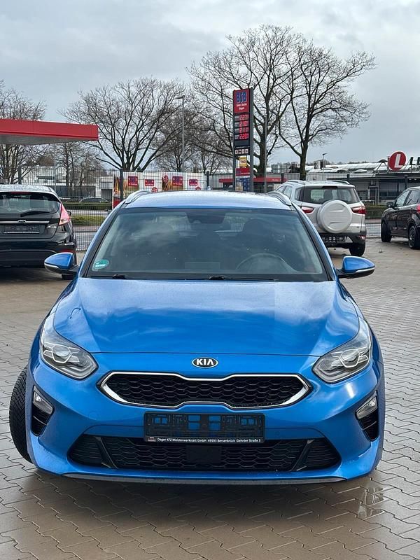 Gebraucht Kia Ceed 140 PS (102 kW) 2019 Blau Kleinwagen