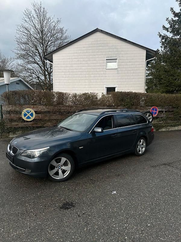 Gebraucht BMW 530 235 PS (172 kW) 2007 Silber Kombi
