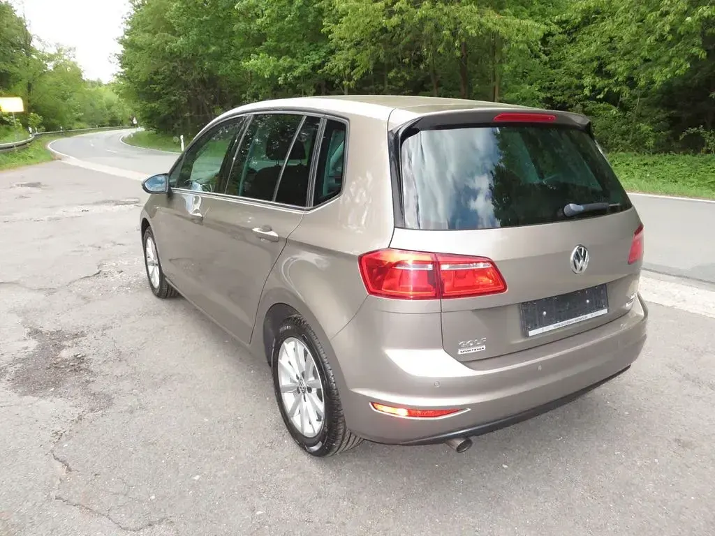Gebraucht VW Golf VII LOUNGE 110 PS (80 kW) 2015 Gold Limousine