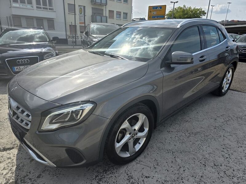 Grau Gebraucht 2019 Mercedes GLA180 SUV | 20.390 € (Fairer Preis) - Bild 1/4