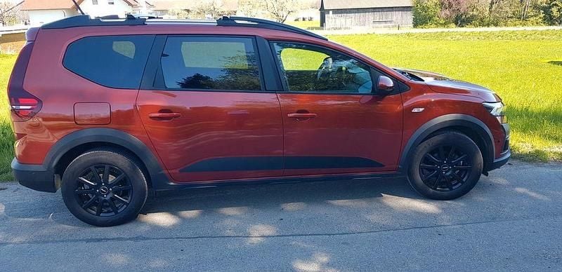 Second-hand Dacia Jogger Expression 110 CP (80 kW) 2023 Maro Monovolum