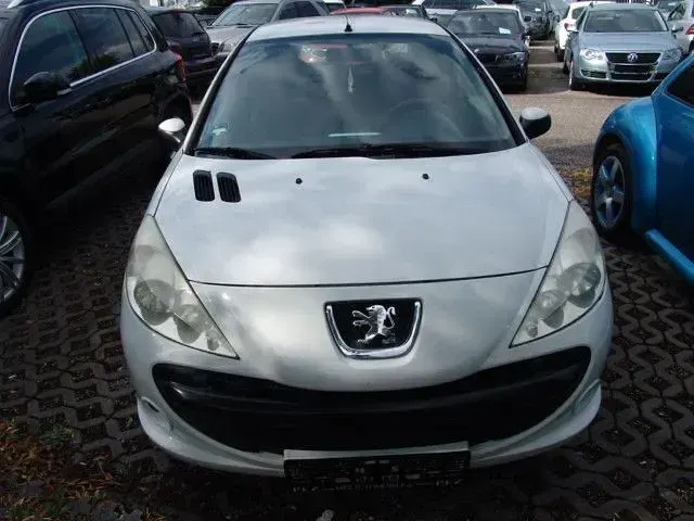 Gebraucht Peugeot 206 Basis 60 PS (44 kW) 2009 Lack weiss banquise/flach stan Kleinwagen