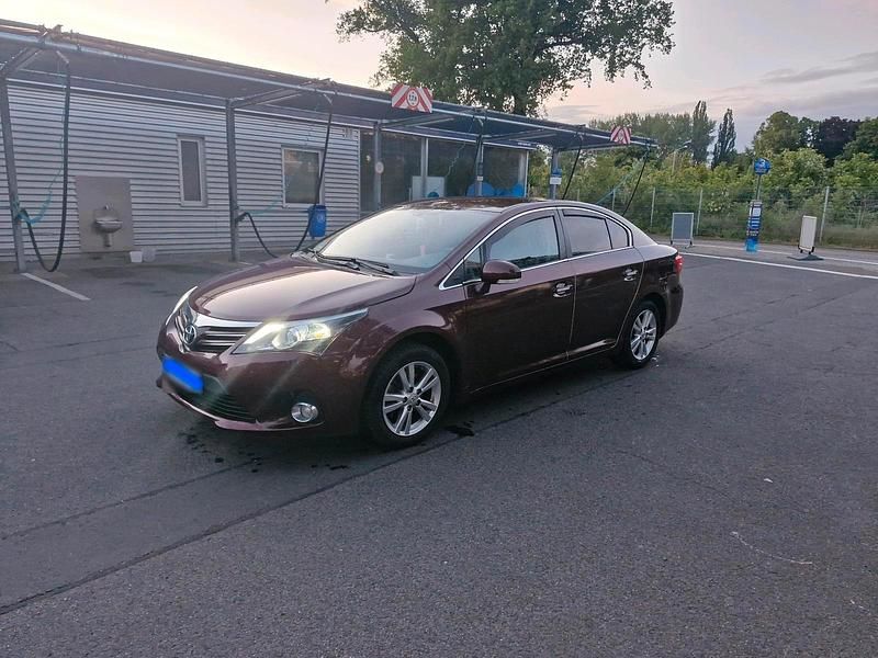 Gebraucht Toyota Avensis 147 PS (108 kW) 2012 Andere farben Limousine