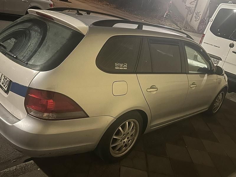 Gebraucht VW Golf VI 140 PS (102 kW) 2010 Silber Kleinwagen