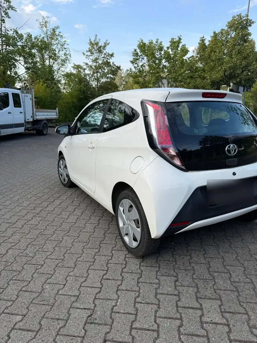 Gebraucht Toyota Aygo 69 PS (50 kW) 2017 Weiß Kleinwagen