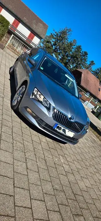 Gebraucht Skoda Superb Style 190 PS (139 kW) 2019 Silber Kombi