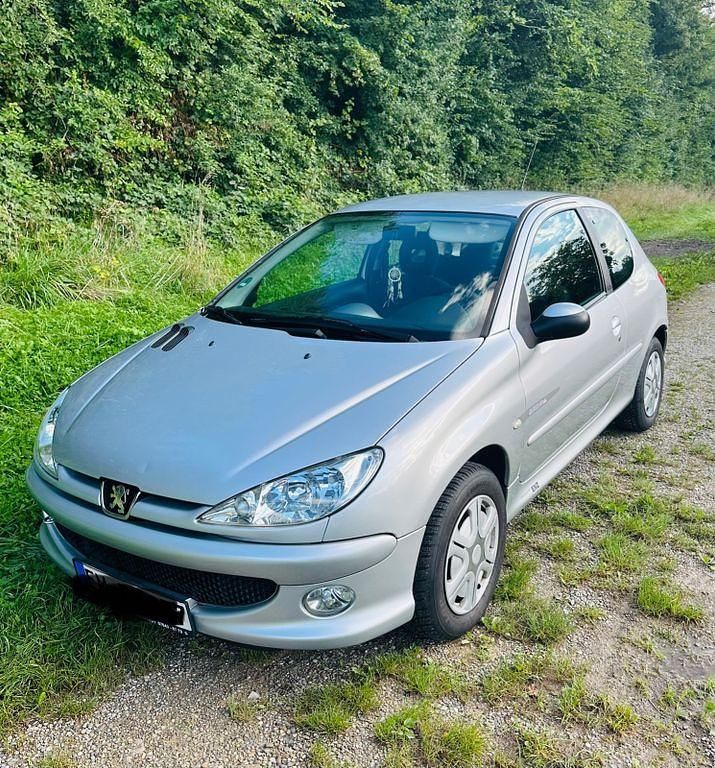 Silber Gebraucht 2005 Peugeot 206 Limousine | 2.490 € (Teuer) - Bild 1/4