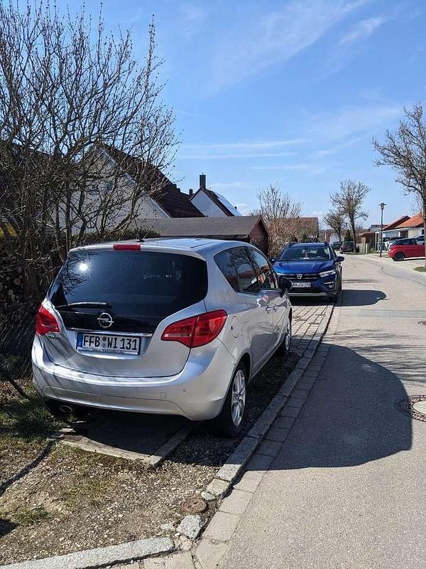 Gebraucht Opel Meriva Edition 140 PS (102 kW) 2014 Silber Van / Kleinbus