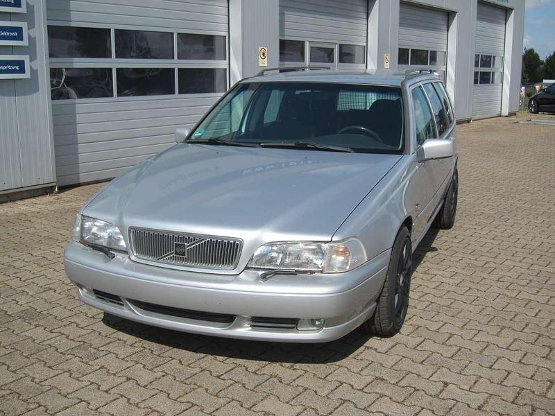 Silber Gebraucht 1997 Volvo V70 Kombi | 4.900 € (Fairer Preis) - Bild 1/4