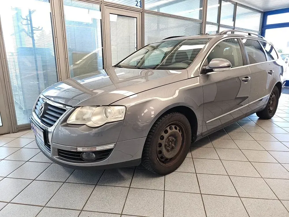 Gebraucht VW Passat 116 PS (85 kW) 2006 Silbermet. Kombi