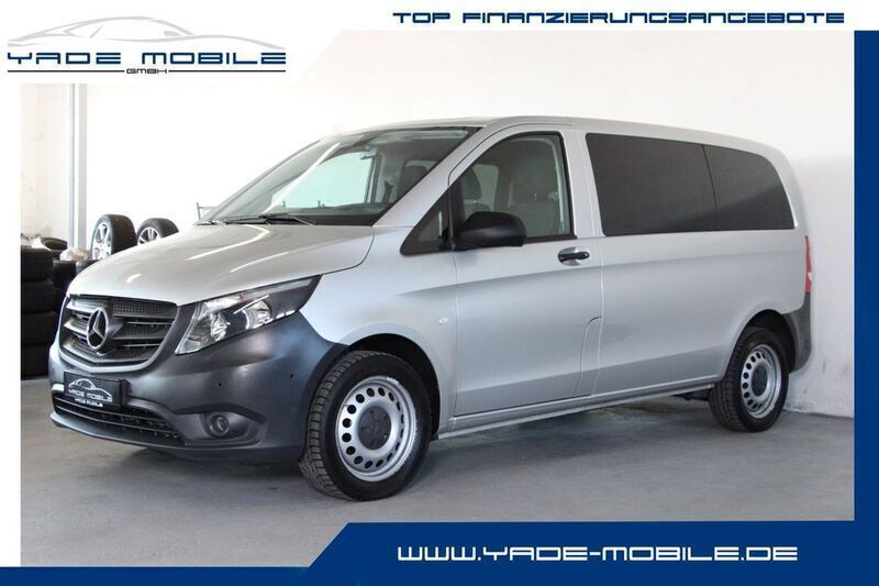 Silber (brillantsilber metallic) Gebraucht 2019 Mercedes Vito Van / Kleinbus | 29.750 € (Teuer) - Bild 1/4