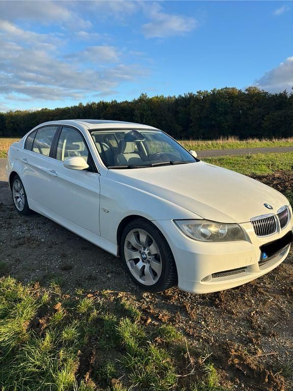Weiß Gebraucht 2008 BMW 325 Limousine | 8.500 € (Teuer) - Bild 1/4