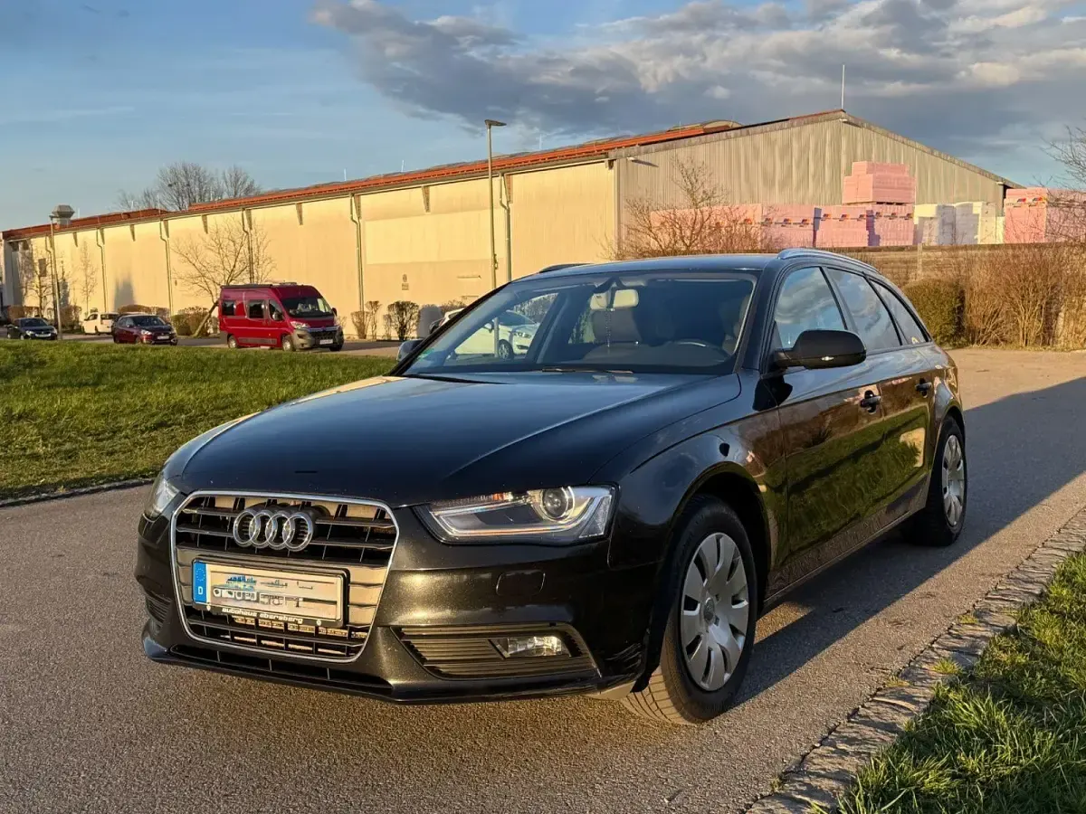 Używany Audi A4 Attraction 150 KM (110 kW) 2013 Czarny Kombi