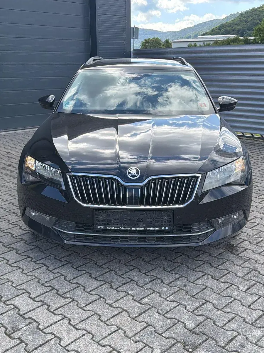 Gebraucht Skoda Superb Ambition 190 PS (139 kW) 2017 Schwarz Kombi
