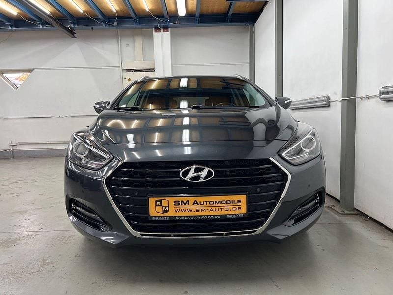 Gebraucht Hyundai i40 Trend 141 PS (103 kW) 2016 Grau Kombi