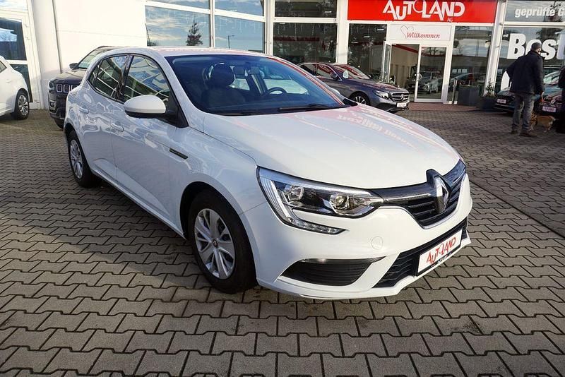 Gebraucht Renault Mégane IV Life 116 PS (85 kW) 2019 Weiß Limousine