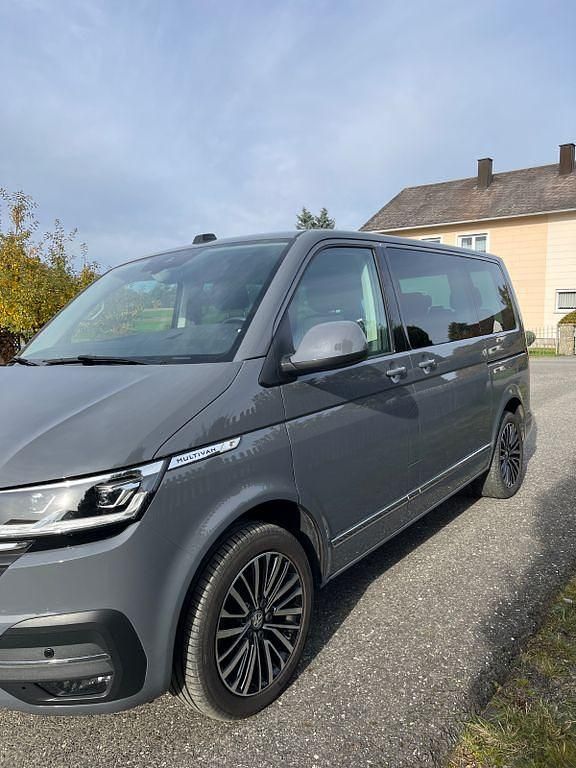 Gebraucht VW Multivan Generation Six 199 PS (146 kW) 2022 Grau Van