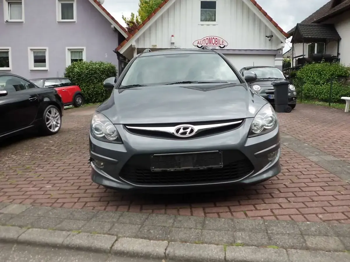 Gebraucht Hyundai i30 Edition 109 PS (80 kW) 2011 Grau Kombi