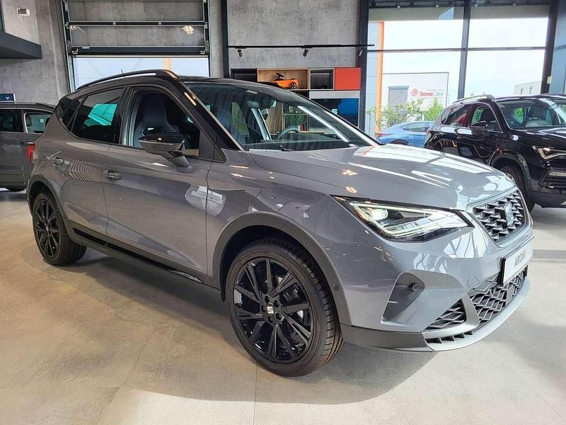 Grau Neu 2025 Seat Arona FR SUV | 28.960 € (Etwas zu teuer) - Bild 1/4