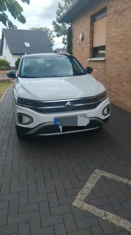 Weiß Gebraucht 2024 VW T-Roc Life SUV | 31.900 € (Fairer Preis) - Bild 1/4