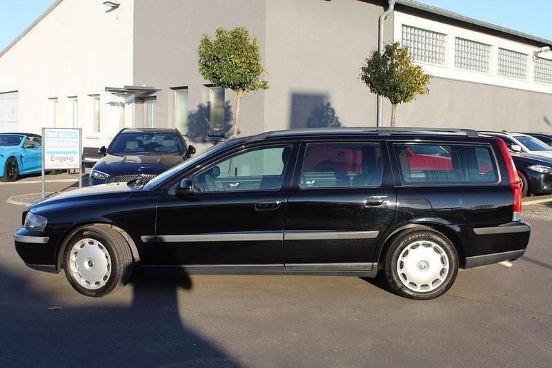 Schwarz Gebraucht 2002 Volvo V70 Momentum Kombi | 3.980 € (Teuer) - Bild 1/4