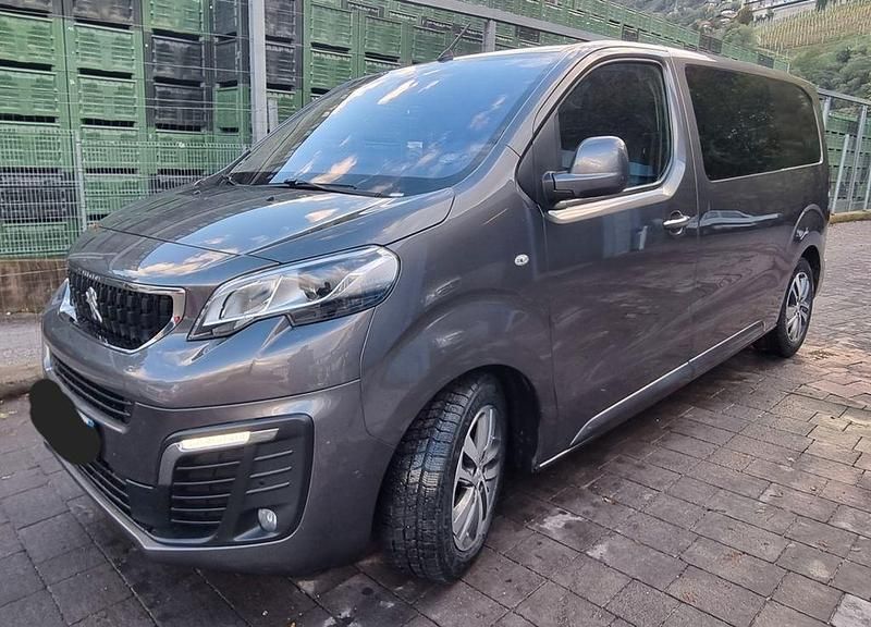 Grau Gebraucht 2017 Peugeot Expert Van | 14.500 € (Etwas zu teuer) - Bild 1/4