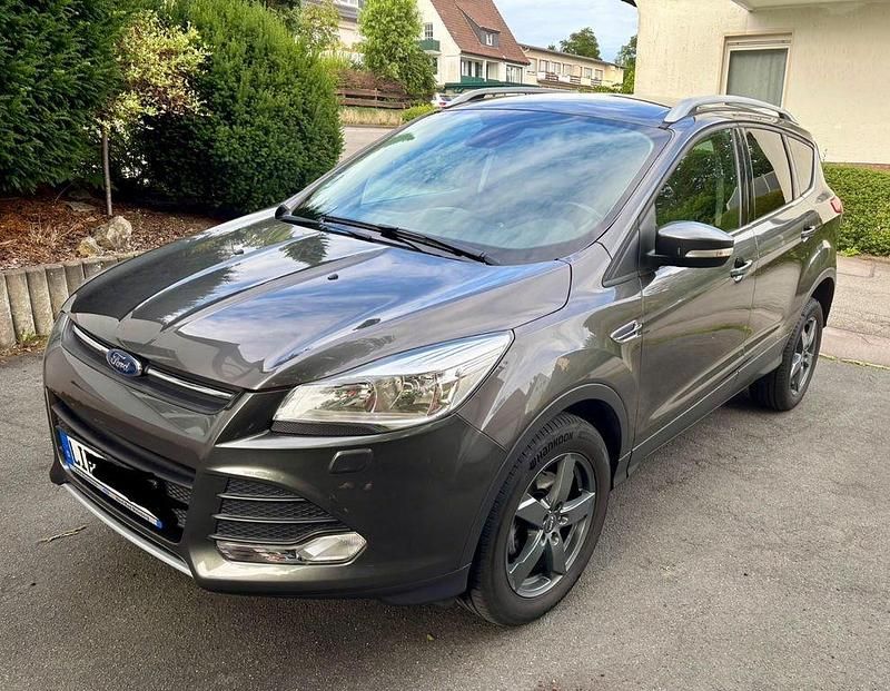 Grau Gebraucht 2016 Ford Kuga SYNC Edition SUV | 10.000 € (Guter Preis) - Bild 1/4