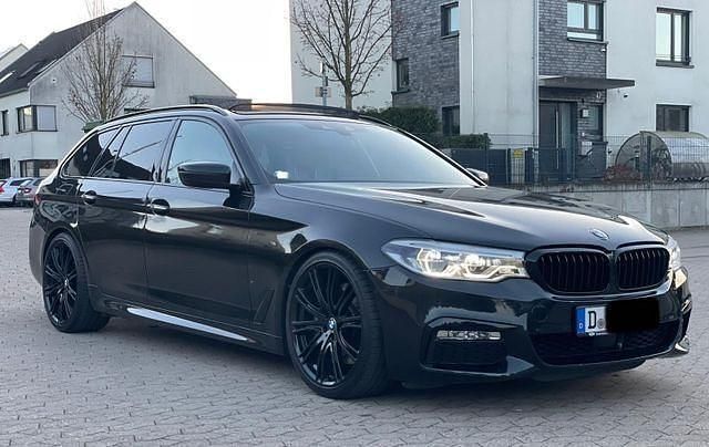 Black sapphire metallic Gebraucht 2018 BMW 540 M Sport Kombi | 34.950 € (Fairer Preis) - Bild 1/2