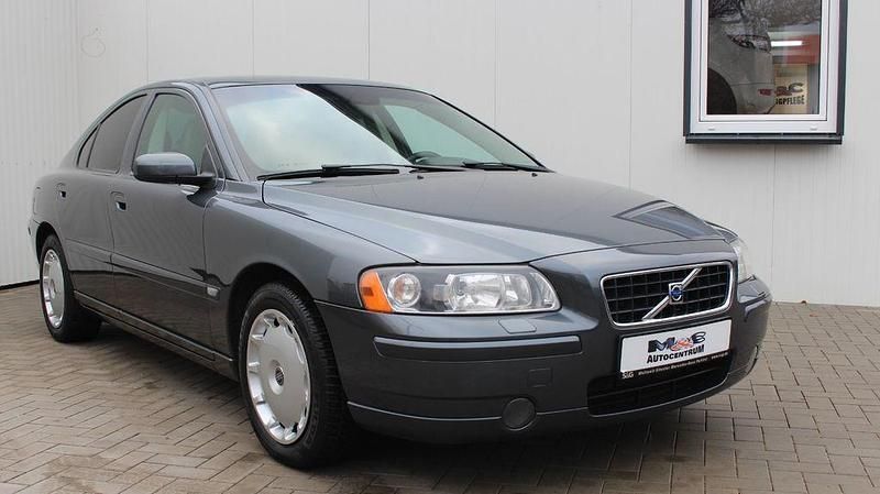Grau Gebraucht 2005 Volvo S60 Limousine | 4.990 € (Teuer) - Bild 1/4