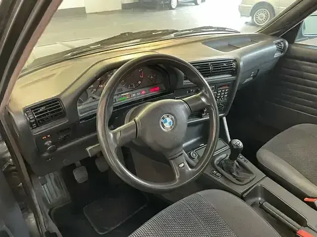 Gebraucht BMW 325 M Sport 176 PS (129 kW) 1989 Grau Limousine