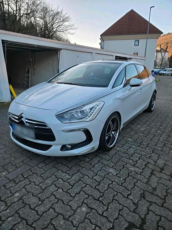 Weiß Gebraucht 2012 Citroën DS5 Chic Kleinwagen | 7.500 € (Fairer Preis) - Bild 1/4
