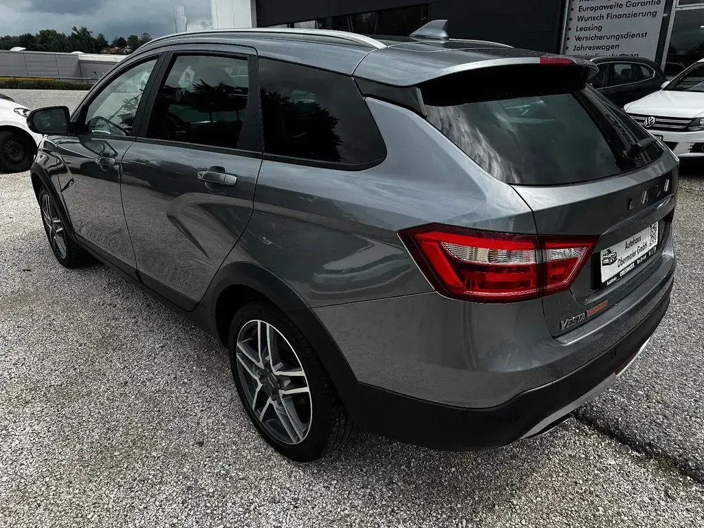 Gebraucht Lada Vesta 102 PS (75 kW) 2020 Grau Limousine