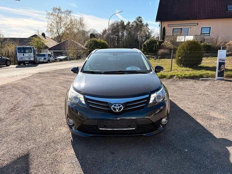 Gebraucht Toyota Avensis 124 PS (91 kW) 2012 Blau Kombi