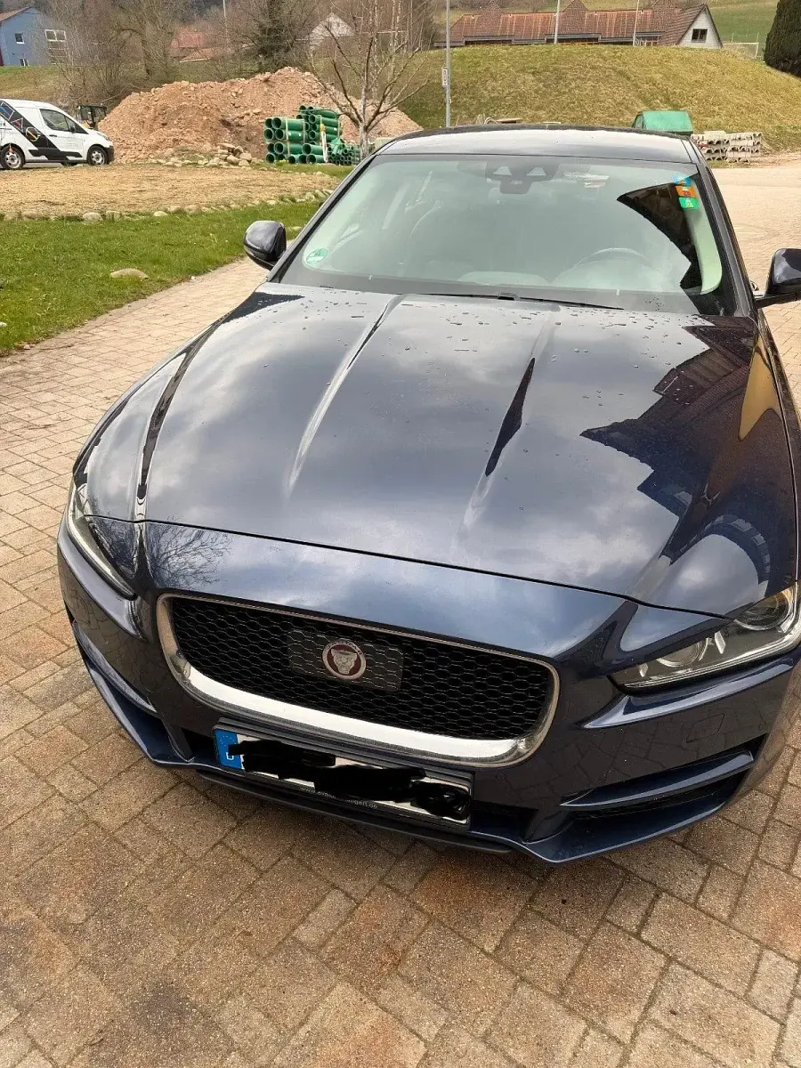 Gebraucht Jaguar XE Prestige 179 PS (131 kW) 2018 Blau Limousine