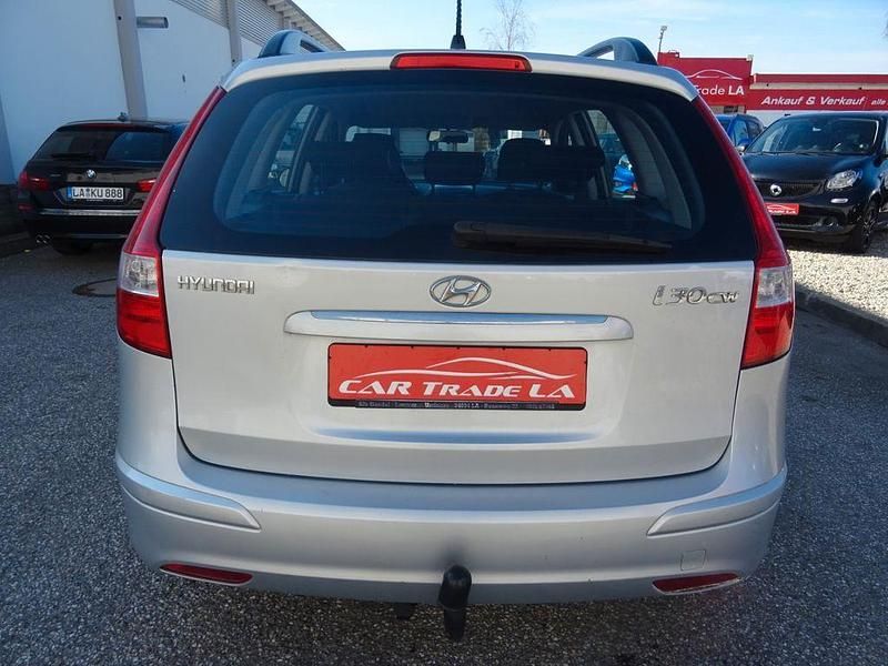 Gebraucht Hyundai i30 Edition 109 PS (80 kW) 2011 Silber Kombi