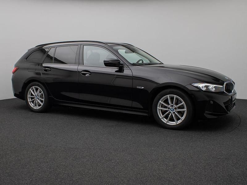 Gebraucht BMW 320e Sport Line 204 PS (150 kW) 2022 Schwarz 2668 Kombi
