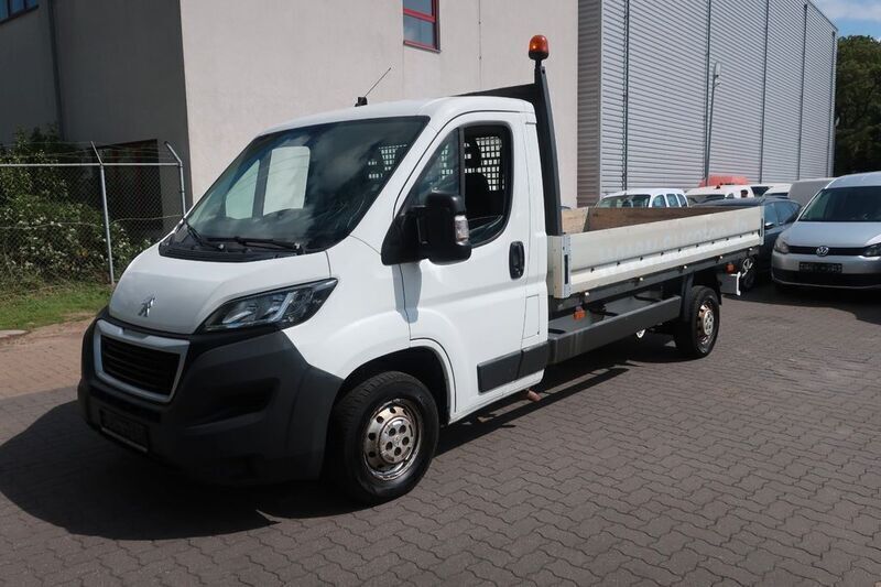 Weiß Gebraucht 2016 Peugeot Boxer Van | 8.900 € (Etwas zu teuer) - Bild 1/4