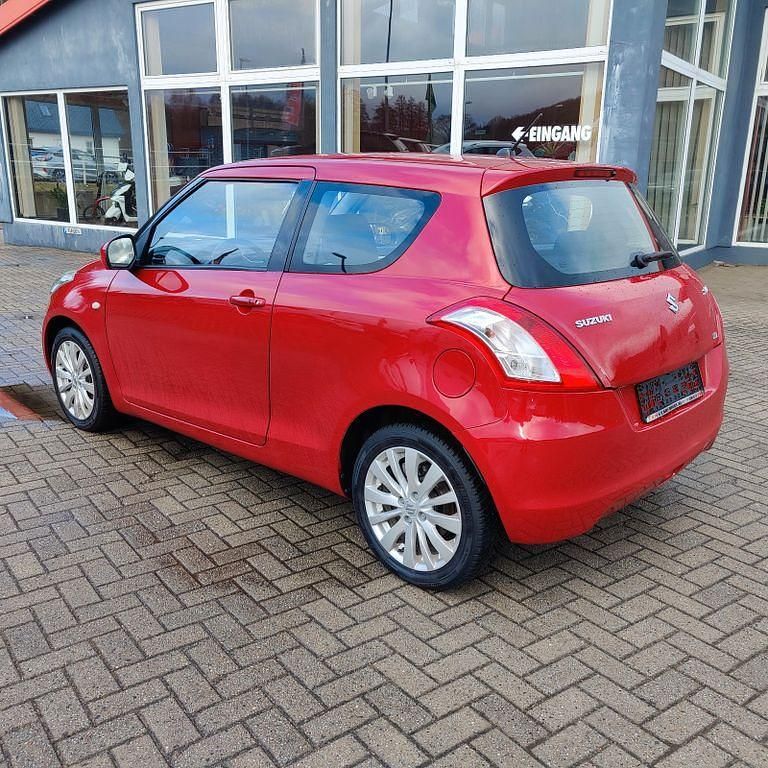 Gebraucht Suzuki Swift Comfort 94 PS (69 kW) 2014 Rot Kleinwagen