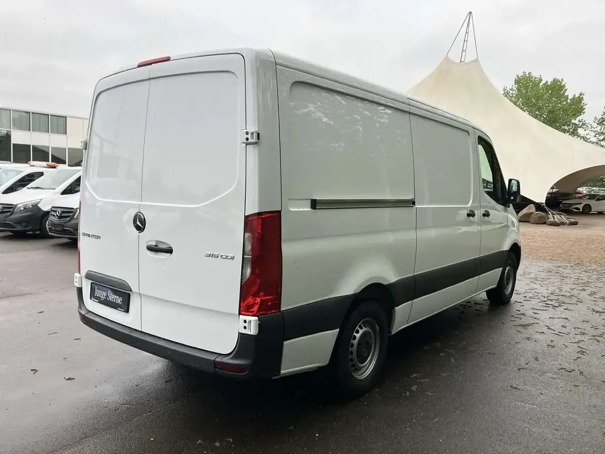 Gebraucht Mercedes Sprinter 150 PS (110 kW) 2023 Weiß Van