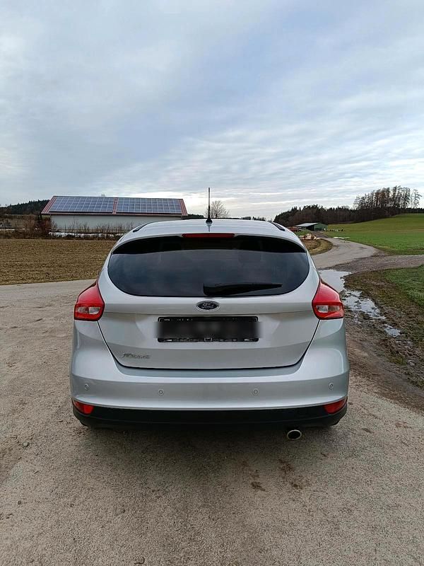 Gebraucht Ford Focus Business Edition 150 PS (110 kW) 2015 Silber Kleinwagen