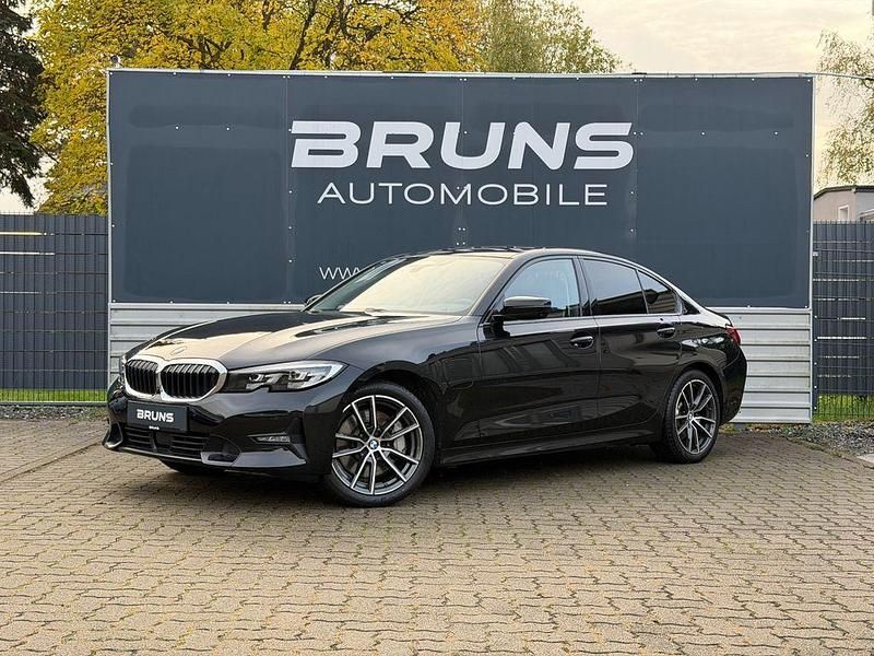 Gebraucht BMW 330e Sport Line 252 PS (185 kW) 2020 Schwarz Limousine
