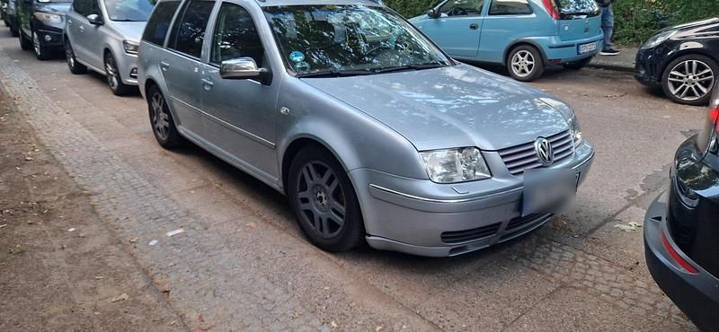 Blau Gebraucht 2003 VW Bora Limousine | 2.250 € (Fairer Preis) - Bild 1/4