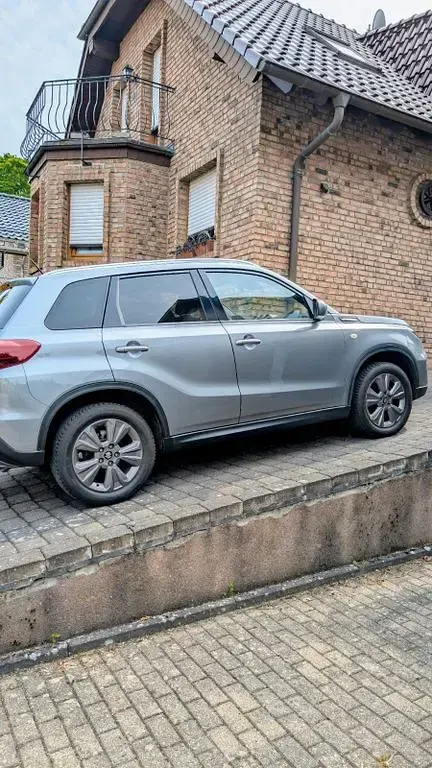 Gebraucht Suzuki Vitara Comfort+ 129 PS (94 kW) 2022 Silber SUV