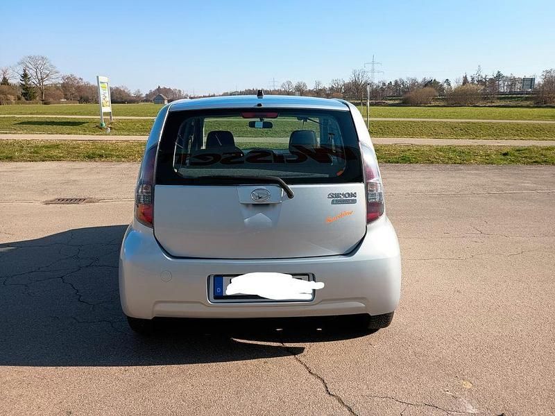 Gebraucht Daihatsu Sirion 69 PS (50 kW) 2011 Grau Kleinwagen