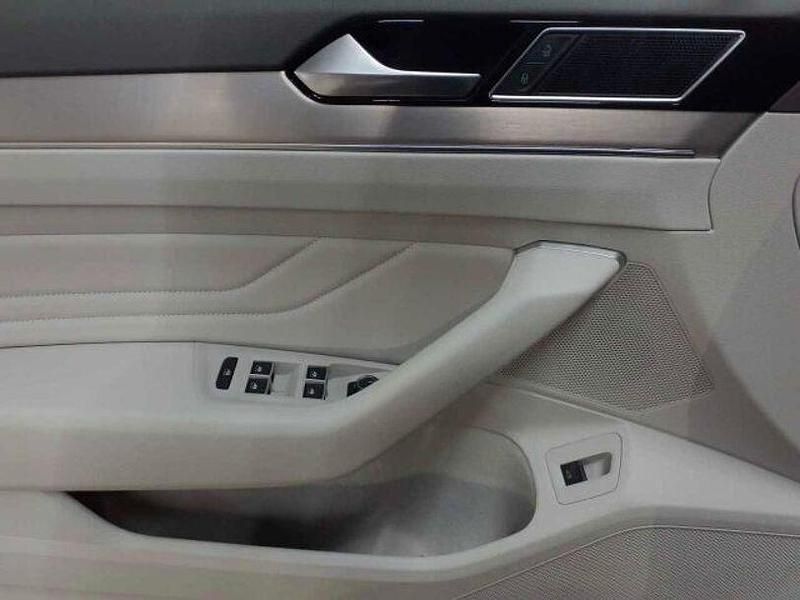 Gebraucht VW Passat Elegance 200 PS (147 kW) 2023 Blau Kombi