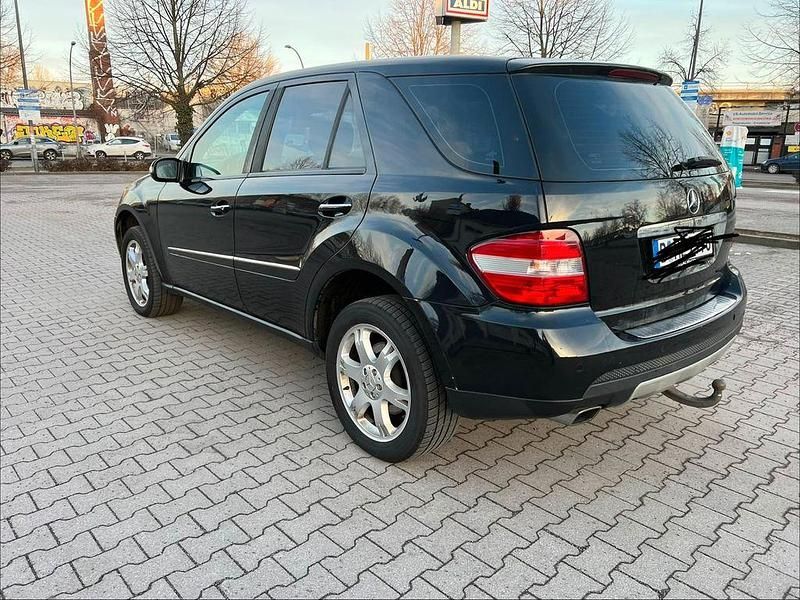 Gebraucht Mercedes ML320 224 PS (164 kW) 2007 Schwarz SUV