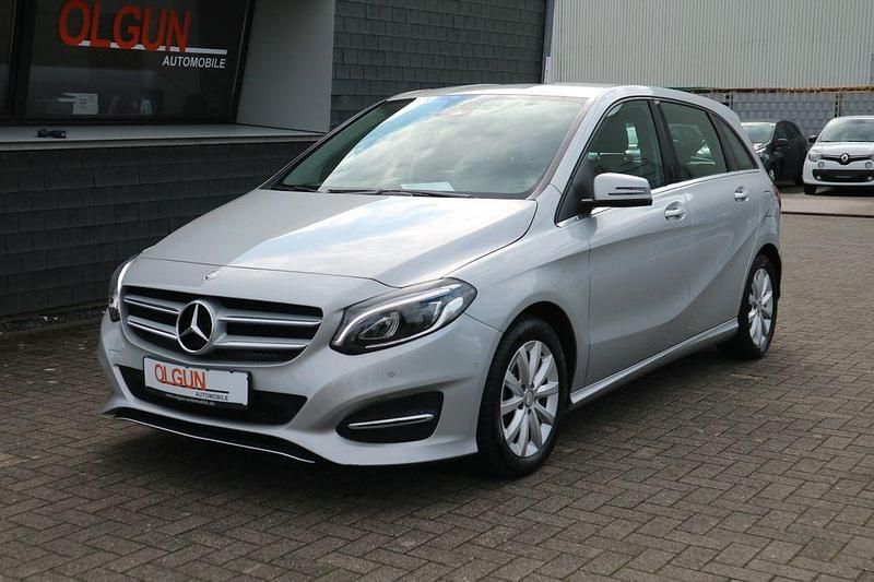 Silber Gebraucht 2015 Mercedes B180 Urban Van / Kleinbus | 12.990 € (Fairer Preis) - Bild 1/4
