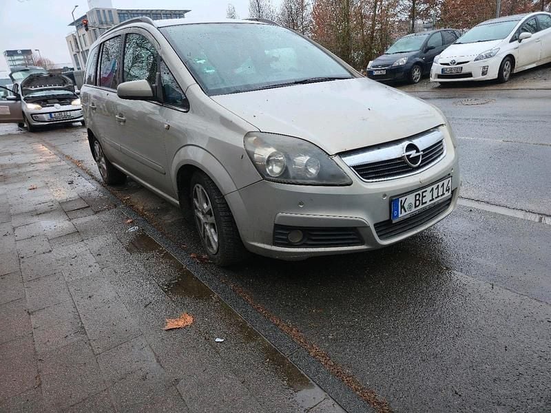 Gebraucht Opel Zafira 125 PS (91 kW) 2007 Gold Van / Kleinbus